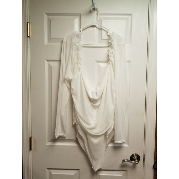 Pretty Little Thing Plus Size White Mesh Ruched Frill Ruffle Longsleeve Bodysuit - Picture 4 of 16